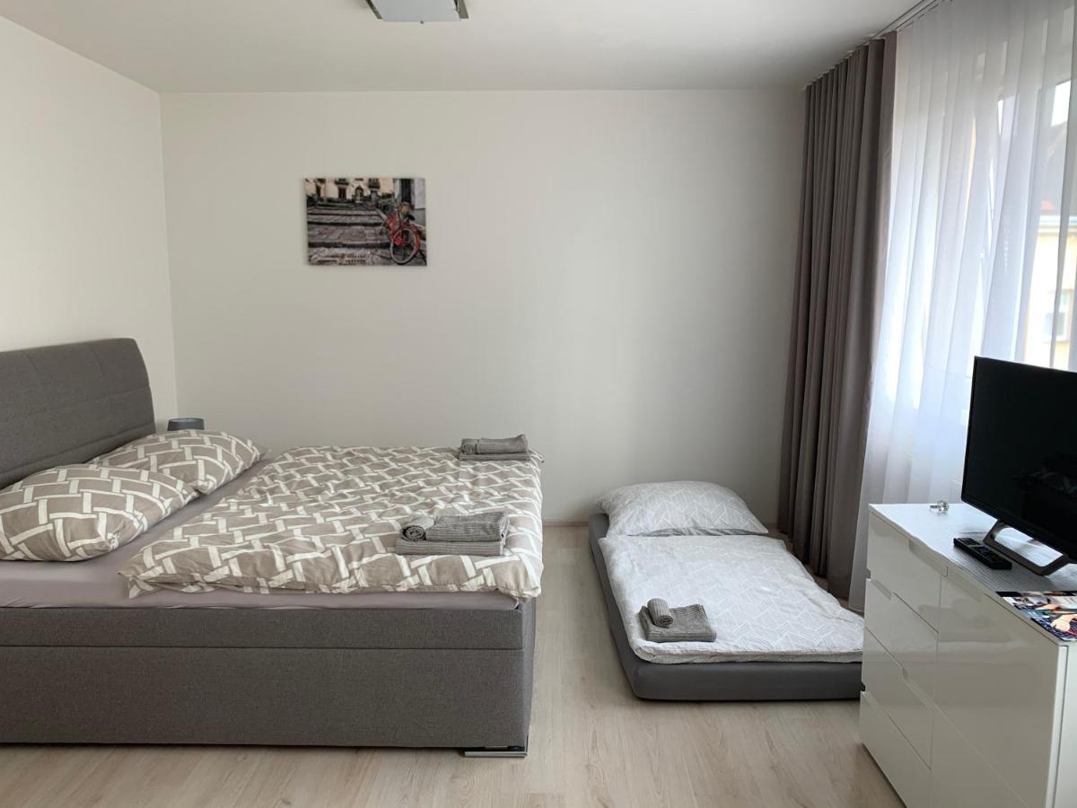 Modern Apartment In The City Center Plzeň Exteriör bild