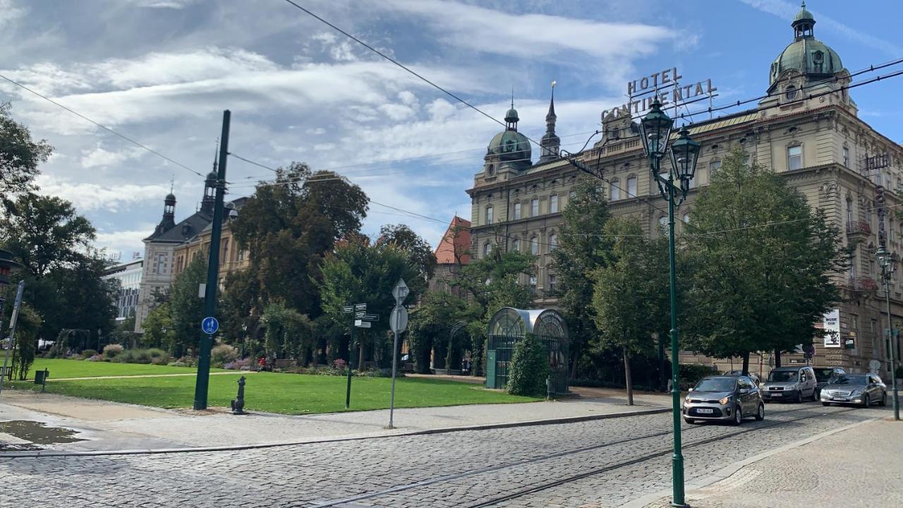 Modern Apartment In The City Center Plzeň Exteriör bild